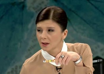 “კაი ახლა, ელენეს გრეჩიხიზაცია შეუძლებელია”, ასე მიგდებდნენ სიტყვას ბანზე, განგაში რომ მქონდა.” – თამარ ჩერგოლეიშვილი