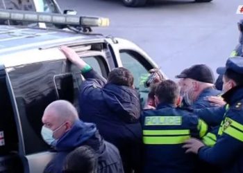 ხმაური და დაპირისპირება   მთავრობის კანცელარიასთან – პოლიციამ 8 აქტივისტი დააკავა