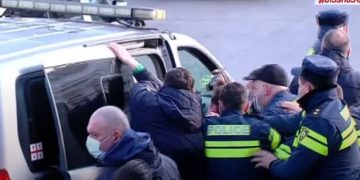 ხმაური და დაპირისპირება   მთავრობის კანცელარიასთან – პოლიციამ 8 აქტივისტი დააკავა