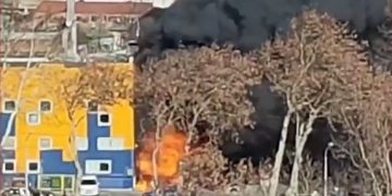 ელიავას ბაზრობის მიმდებარე ტერიტორიაზე ძლიერი ხანძარია