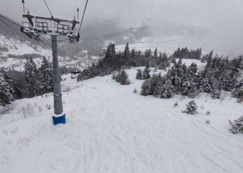 ბაკურიანში მიტარბის პირველი საბაგირო გათიშულია | 50-მდე დამსვენებელი დახმარებას უშედეგოდ ითხოვს