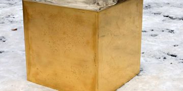 ნიუ-იორკის ცენტრალურ პარკში 11.7 მილიონი დოლარის ღირებულების ოქროს კუბი დადგეს