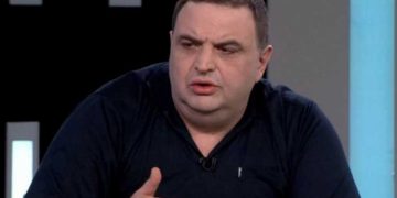 “რა არის ეს? პოლიტიკური ალტრუიზმია..?!გახარიას ხალხი აგრძელებს ისევ სააკაშვილის გინებას! ვერ გავიგე..?!”- სანიკიძე