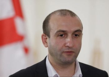 შალვა ნათელაშვილს კორონა აქვს და ამ დროს პარლამენტიდან ადამიანის გაგდება სძაგს უფალს – იაგო ხვიჩია