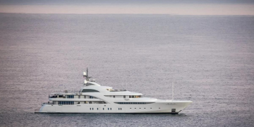 უკრაინაზე თავდასხმამდე, სანქციების შიშის გამო პუტინის იახტა გერმანიიდან გაიყვანეს – Bild