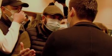 “ქართული ოცნების” ლიდერებს ოპოზიცია ბათუმში  პროტესტით დახვდა