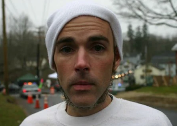 ამერიკელმა მამაკაცმა დედას, ყველა მეგობარს და ნაცნობს უჩივლა და კომპენსაციების სახით 850,000 დოლარი მიიღო