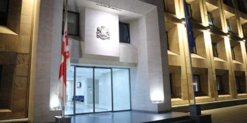 საბჭოთა ოკუპაციის დღესთან დაკავშირებით, მთავრობის ადმინისტრაციის შენობაზე სახელმწიფო დროშა დაეშვა