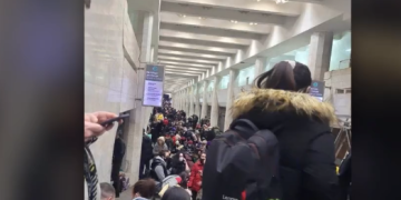 რუსული არმია ხარკოვს უტევს – მოსახლეობა თავშესაფრებსა და მეტროს აფარებს თავს