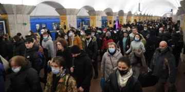 როგორ ტოვებენ უკრაინას მოქალქეები – ფოტორეპორტაჟი ცხელი წერტილიდან