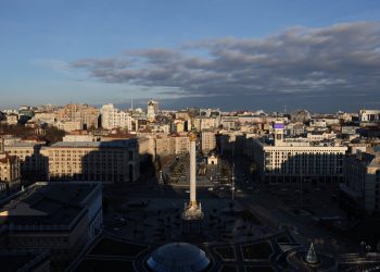 კიევში სირენები ჩაირთო – უკრაინის დედაქალაქში ავიადარტყმებს ელოდებიან