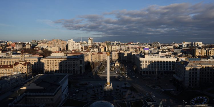 The Independence Monument is seen during an early morning in central Kyiv, Ukraine, February 23, 2022. REUTERS/Umit Bektas