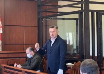 “თავისუფლება მიშას! გაუმარჯოს თავისუფალ საქართველოს!” – დავით კირკიტაძემ სასამართლო სხდომა დატოვა