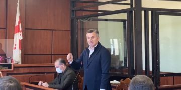 “თავისუფლება მიშას! გაუმარჯოს თავისუფალ საქართველოს!” – დავით კირკიტაძემ სასამართლო სხდომა დატოვა