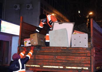 ვარკეთილის მიმდებარე ტერიტორიიდან უკანონოდ განთავსებული გარევაჭრობისთვის განკუთვნილი კონსტრუქციები გაიტანეს￼