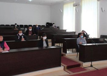 დაპირისპირება ლანჩხუთის საკრებულოში – ოპოზიციის პროტესტის მიუხედავად, მაღალი თანამდებობის პირებმა ხელფასი 50%-ით გაიზარდეს