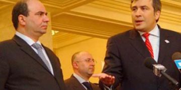 „სააკაშვილი მემუარებში, თურმე, ჟვანიას აკრიტიკებს, ბადრი აფინანსებდაო“ – ამირან სალუქვაძე