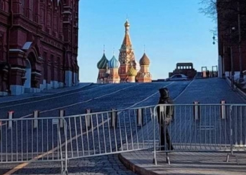 მოსკოვში, წითელ მოედანთან რკინის ჯებირები დადგეს