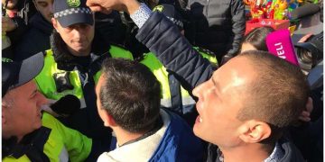 “რაც შეეხება ქამრის შემოჭერას, ხელისუფლებამ ის წელზე კი არ შემოიჭირა ჩვენ შემოგვიჭირა ყელზე!!!”-ლაშა ჩხარტიშვილი