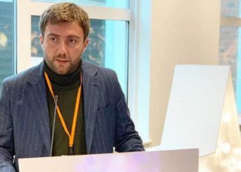 “და კიდევ: დიდი ანალიზი არ სჭირდება იმას, რომ პუტინს სულ ცალ ფეხზე ჰკიდია სანქციები!!! “-ნოე სულაბერიძე