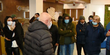 „ამ ხალხს ხომ ამყოფებთ სტრესში, ახლა ბატონი კახი უნდა იყოს სტრესში“ – აფრიკის დასახლების მცხოვრებლები აქციას მართავენ