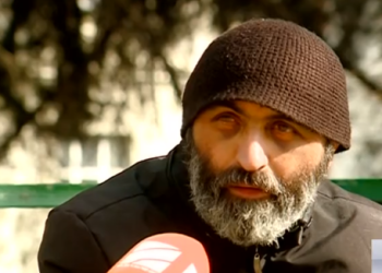 “მამაკაცებისადმი დაუოკებელი ლტოლვა მაქვს… შევთავაზე სექსი, რაზეც უარი მითხრა მშვიდად” – რას ყვება პიროსი მუმლაძე, რომელსაც გავრცელებულ ვიდეოში სცემენ