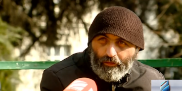 “მამაკაცებისადმი დაუოკებელი ლტოლვა მაქვს… შევთავაზე სექსი, რაზეც უარი მითხრა მშვიდად” – რას ყვება პიროსი მუმლაძე, რომელსაც გავრცელებულ ვიდეოში სცემენ