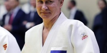 ძიუდოს საერთაშორისო ფედერაციამ ვლადიმერ პუტინს საპატიო პრეზიდენტისა და ელჩის თანამდებობა შეუჩერა