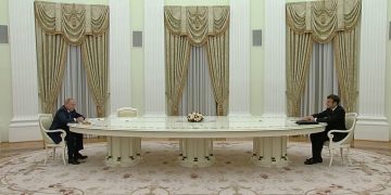 პუტინი-მაკრონის გრძელი მაგიდის საიდუმლო ამოხსნილია