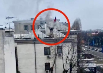 ამას იმ შემთხვევაში აკეთებენ, როდესაც იციან, რომ წასვლა მოუწევთ – ზურაბ ბატიაშვილი რუსეთის საელჩოში განვითარებულ მოვლენებზე წერს