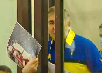 “თუ ხელს შემიშლით, სხდომას დავხურავ” – მოსამართლემ მიხეილ სააკაშვილს დაემუქრა