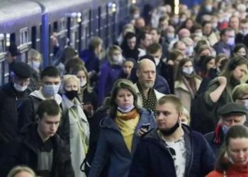 სუნიან და ფეხშიშველ მგზავრებს სანკ-პეტერბურის მეტროში დააჯარიმებენ? – რა კანონის შემოღება სურს რუსეთის ქალაქს