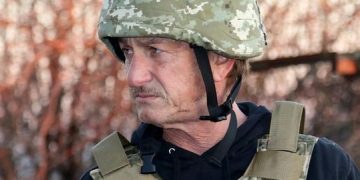 შონ პენი უკრაინელ მებრძოლებს გადამღებ ჯგუფთან ერთად შეუერთდა