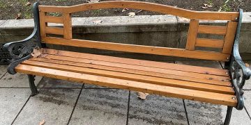 „იცოდე, რომელმაც ეს სკამი დააზიანე“ – გოგა ჩანადირი მიმართვას ავრცელებს