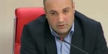 „პოლიტიკურად აქტიური ხართ და ვერ მოგემსახურებითო” – ოპოზიციონერს ვალუტის გადაცვლაზე უარი უთხრეს