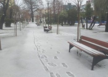 ბათუმში ისევ გათოვდა – როდის გამოიდარებს? (ფოტოები)