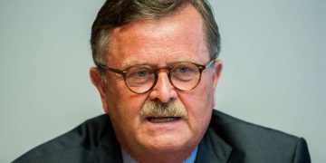 მსოფლიოს ექიმთა ასოციაციის ხელმძღვანელი 18 წელს ზემოთ ასაკის ადამიანებში სავალდებულო ვაქცინაციის შემოღების ინიციატივით გამოდის