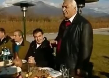 “ჩვენ პრეზიდენტს გაუმარჯოს…” – მათიკაშვილის მამის სადღეგრძელოს ვიდეოს გიორგი ბოტკოველი აქვეყნებს