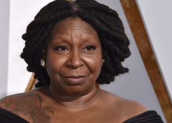 ჰოლოკოსტთან დაკავშირებული განცხადების გამო “ეი-ბი-სიმ” ვუპი გოლდბერგი გადაცემიდან მოხსნა