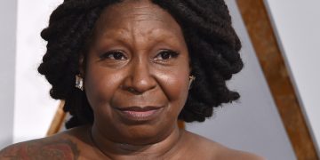 ჰოლოკოსტთან დაკავშირებული განცხადების გამო “ეი-ბი-სიმ” ვუპი გოლდბერგი გადაცემიდან მოხსნა