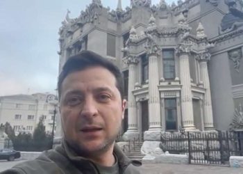 მე აქ ვარ, არანაირ იარაღს ჩვენ არ ვყრით და დავიცავთ ჩვენს ქვეყანას – ვოლოდიმირ ზელენსკი