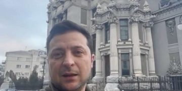 მე აქ ვარ, არანაირ იარაღს ჩვენ არ ვყრით და დავიცავთ ჩვენს ქვეყანას – ვოლოდიმირ ზელენსკი