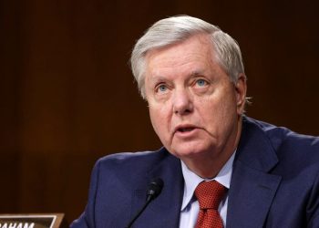 “იმედი მაქვს, მოაშორებენ, როგორ და რა გზით – სულერთია” – სენატორი გრემი პუტინზე