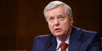 “იმედი მაქვს, მოაშორებენ, როგორ და რა გზით – სულერთია” – სენატორი გრემი პუტინზე