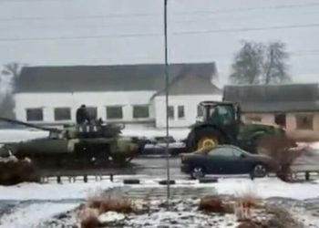 “ტრაქტორისტებმა კიდევ ერთი ტანკი გაიტაცეს, მიყვარს ეს ხალხი” – ბატიაშვილი