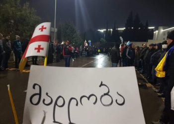 როგორ ხვდებიან თბილისში უკრაინაში დაღუპულ მებრძოლებს