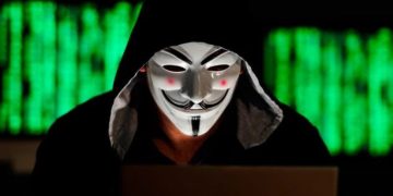 “ჩვენ ვართ შენს სასახლეში, იქ – სადაც შენ ჭამ, შენს მაგიდასთან, იქ – სადაც შენ გძინავს” – Anonymous-ი პუტინს მიმართავს და რუსეთის ცენტრალური ბანკის მონაცემებს აქვეყნებს (ვიდეო)