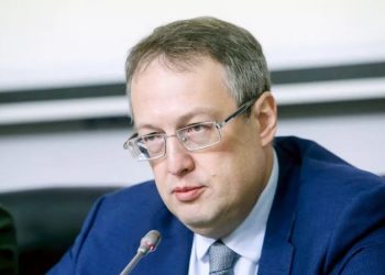 გვაქვს ინფორმაცია, რომ  ვოზნესენსკის მიმართულებით, ოკუპანტების 20-ზე მეტი ვერტმფრენი დესანტებთან ერთად ჩაფრინდა. ისინი ატომური ელექტროსადგურის ხელში ჩაგდებას შეეცდებიან“, – გერაშენკო