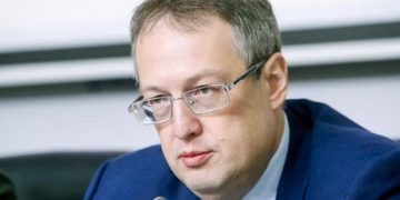 გვაქვს ინფორმაცია, რომ  ვოზნესენსკის მიმართულებით, ოკუპანტების 20-ზე მეტი ვერტმფრენი დესანტებთან ერთად ჩაფრინდა. ისინი ატომური ელექტროსადგურის ხელში ჩაგდებას შეეცდებიან“, – გერაშენკო