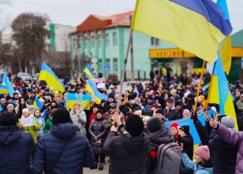 რუსმა ოკუპანტებმა უკრაინაში მომიტინგეებს ცეცხლი გაუხსნეს – არიან დაღუპულები და დაჭრილები
